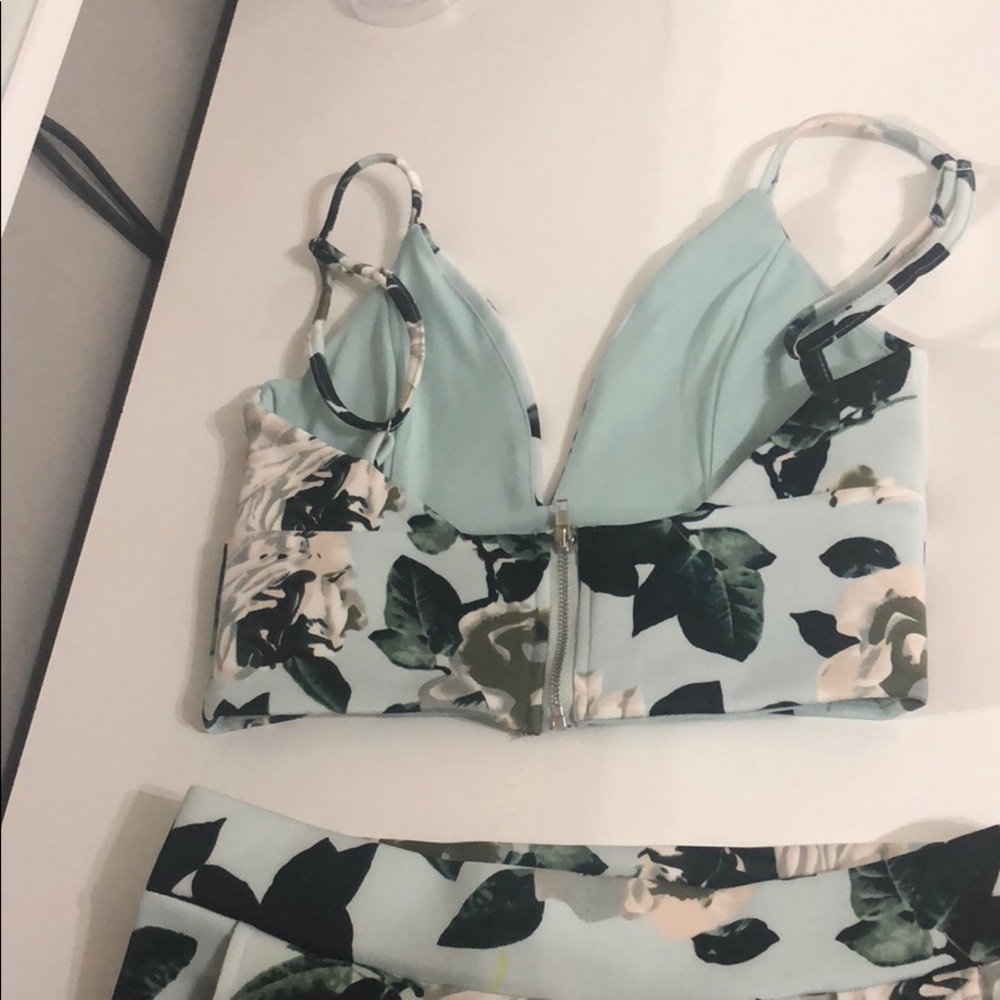 Matching set - Picture 3 of 3